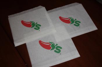 Дизайн и производство конвертов из пищевой бумаги для фри для Chili's